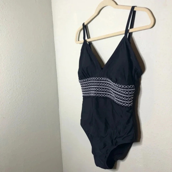 Kona Sol Smocked Detail Swimsuit Medium - Picture 2 of 7